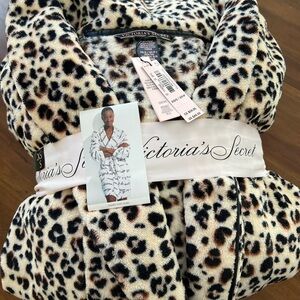 NWT Victoria's Secret Leopard Print Cozy Robe Size XS/S